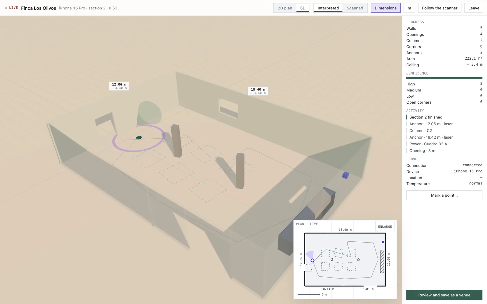 Reitur Studio, live: the venue's walls rise in 3D with their measurements, the plan draws itself in a corner and the panel shows the iPhone connected.
